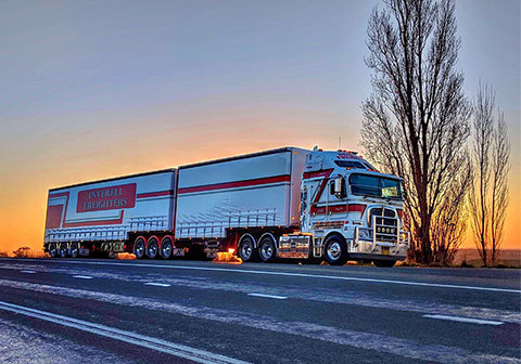 Inverell Freighters’ transport rig in action
